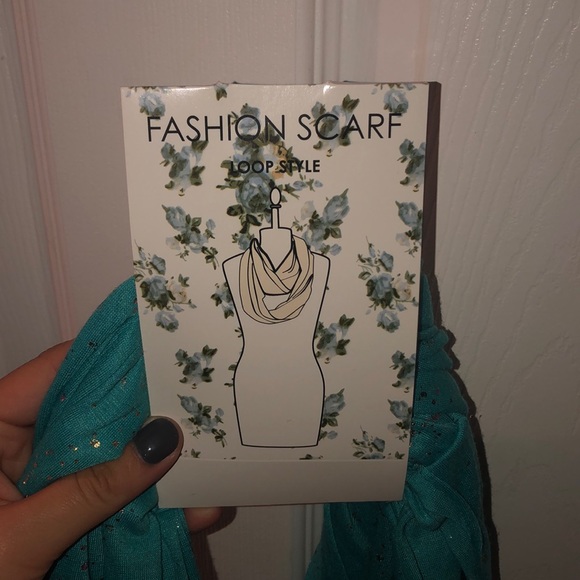 Turquoise splatter painted scarf - Picture 4 of 5